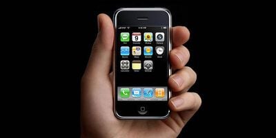 Astăzi se împlinesc 15 ani de când Steve Jobs a lansat primul iPhone